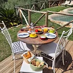 Olivemare Nocleg ze śniadaniem 4*